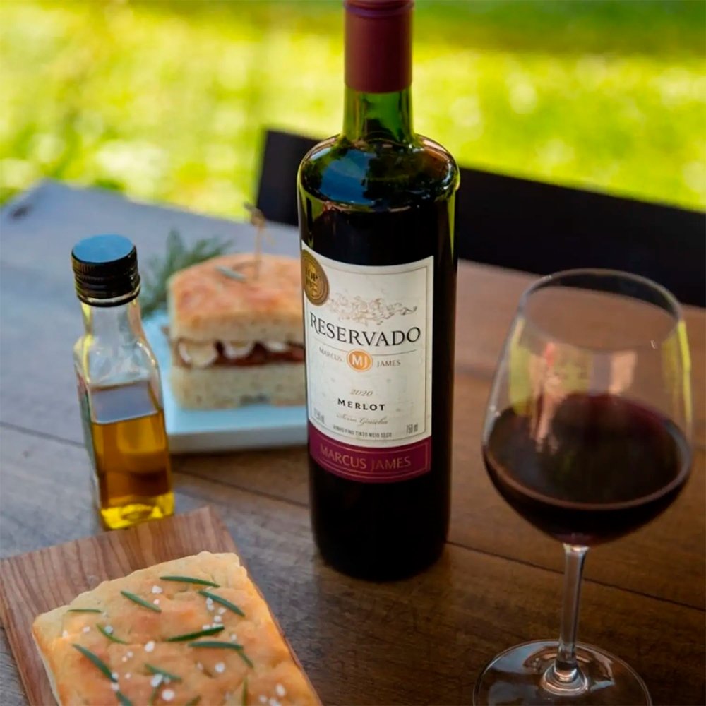 Vinho Reservado Marcus James Merlot Tinto Meio Seco 750ml