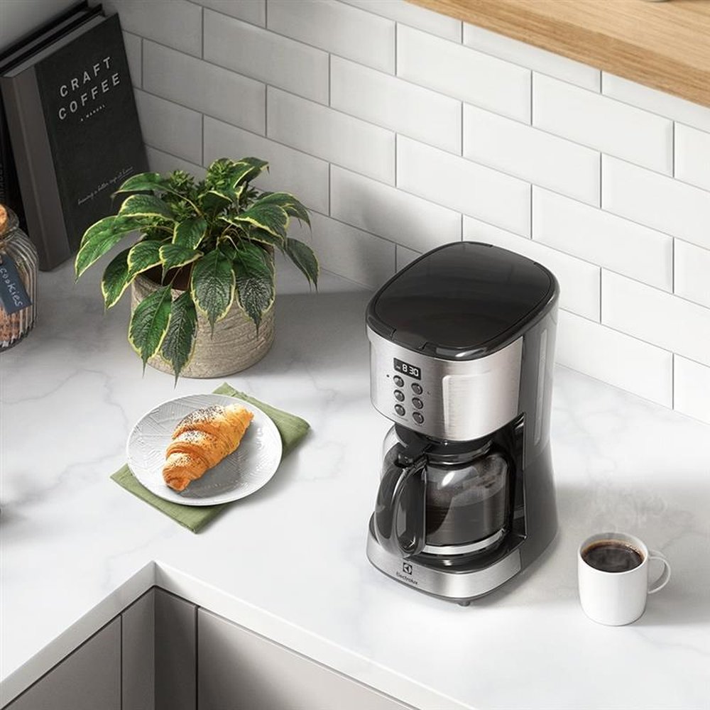 Cafeteira Electrolux Experience Digital ECM30, 900W, 38 Xícaras, Inox, 110V