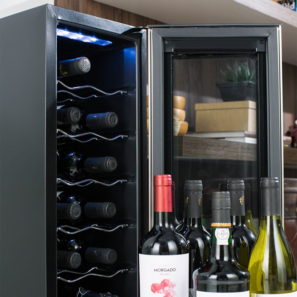 Adega 12 Garrafas Electrolux ACB12, Painel Touch Control, Preta, Bivolt