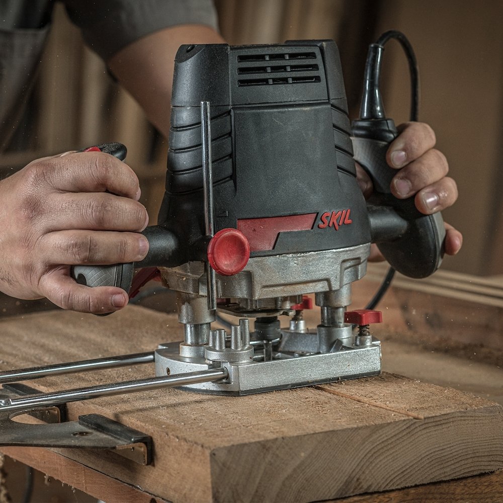 Tupia Coluna Skill 1831 1100W com 13 Acessórios e Maleta 110V