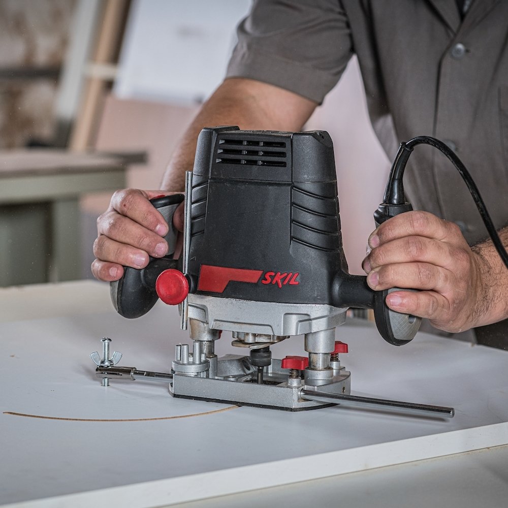 Tupia Coluna Skill 1831 1100W com 13 Acessórios e Maleta 110V