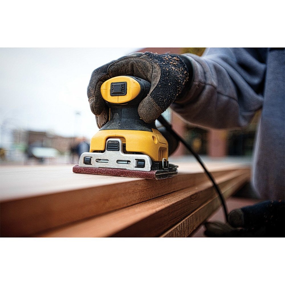 Lixadeira Orbital Dewalt DWE6411 1/4 de Folha 230W 110V