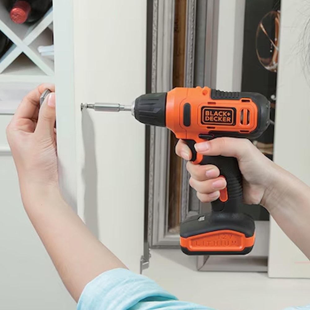 Furadeira Parafusadeira Black & Decker LD12SBR 3/8P + 13 Acessórios Bivolt