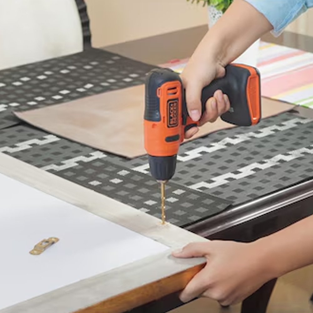 Furadeira Parafusadeira Black & Decker LD12SBR 3/8P + 13 Acessórios Bivolt