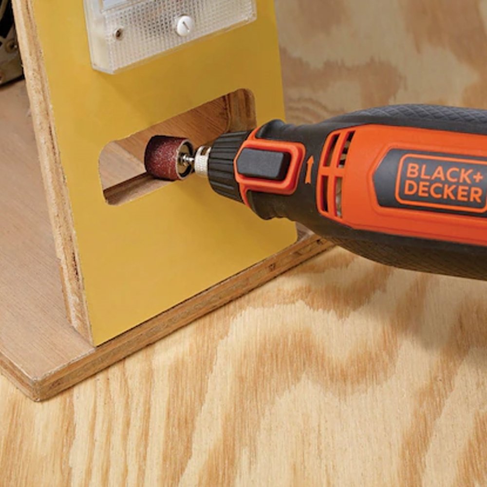 Micro Retifica Black e Decker RT18KABR Controle de Torque 113 Acessórios + Maleta 180W 110V
