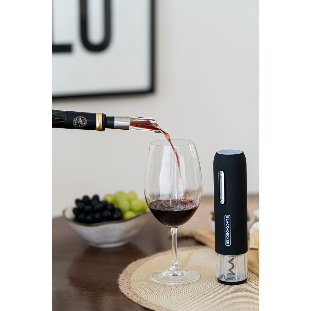Kit Abridor de Vinho Recarregável com entrada Usb e Com Preservador Black+Decker W20BR