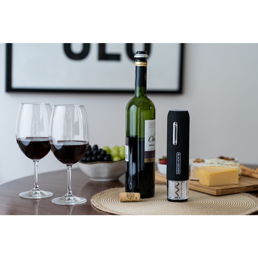 Kit Abridor de Vinho Recarregável com entrada Usb e Com Preservador Black+Decker W20BR