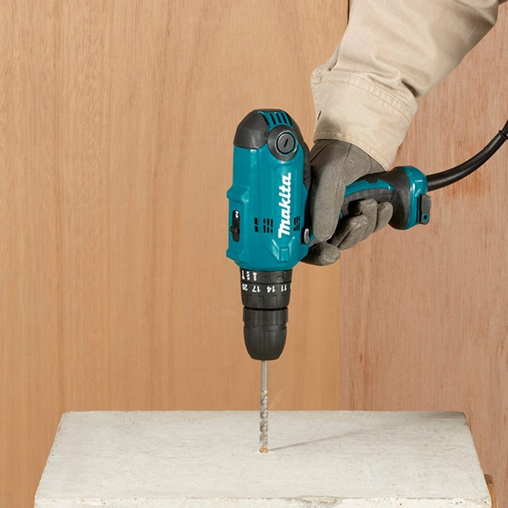 Furadeira/Parafusadeira de Impacto Makita HP0300, Preto/Azul, 110V
