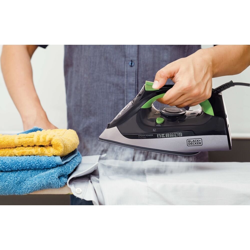 Ferro a Vapor e Seco Base Antiaderente Ceramic Gliss Antigotejamento Spray Vapor Extra e Vertical Black+Decker FX2700BR 127V