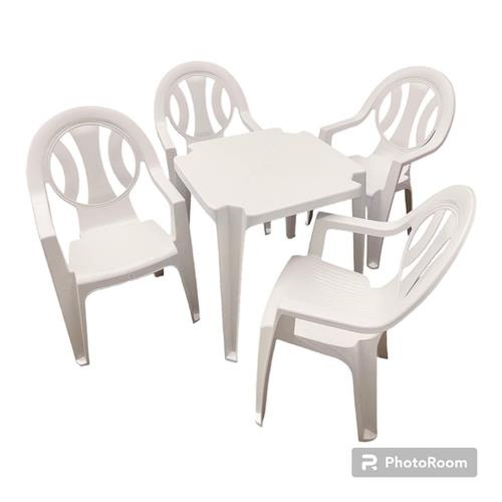 Mesa Monobloco Quadrada 0,72cm x 0,70cm x 0,70cm e 04 Poltronas Modelo Arcos 0,90cm x 0,56cm x 0,58cm Capacidade 182 kg Branco