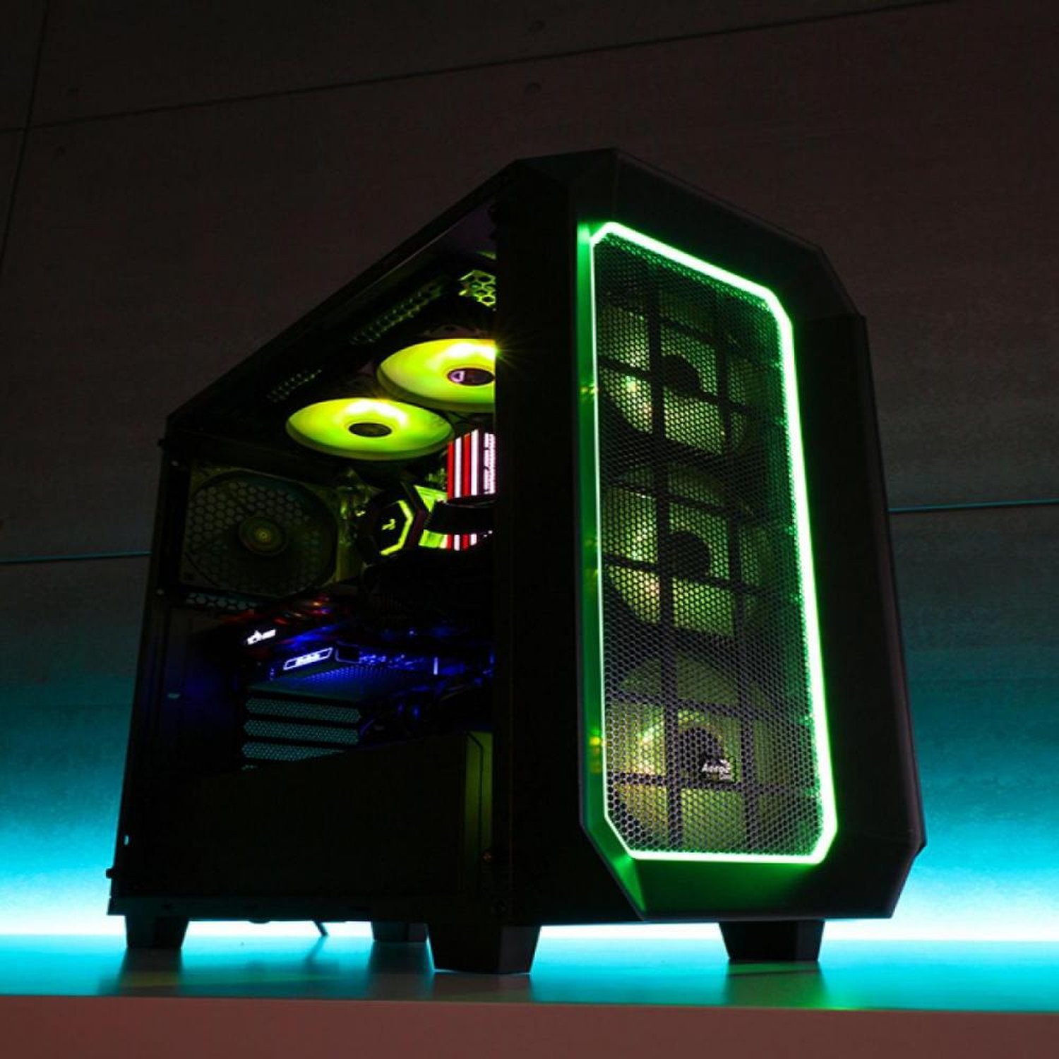 Gabinete Mid Tower c/ LED RGB P7-C0 Preto AEROCOOL Un.Venda: PC/1