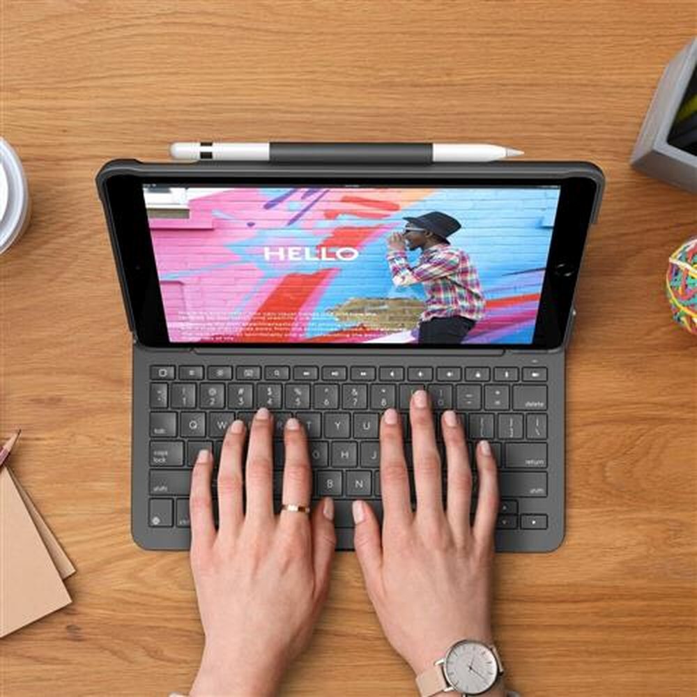Capa Com Teclado Logitech Slim Folio P/ Ipad 7° Geracao