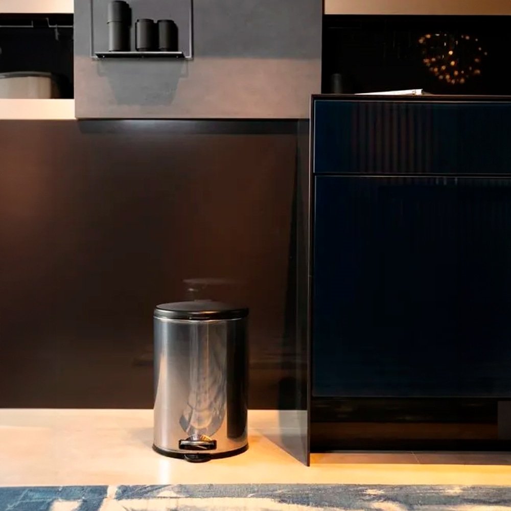 Lixeira Brinox 15L Inox com Pedal Tampa Plástica Preto 3048/205