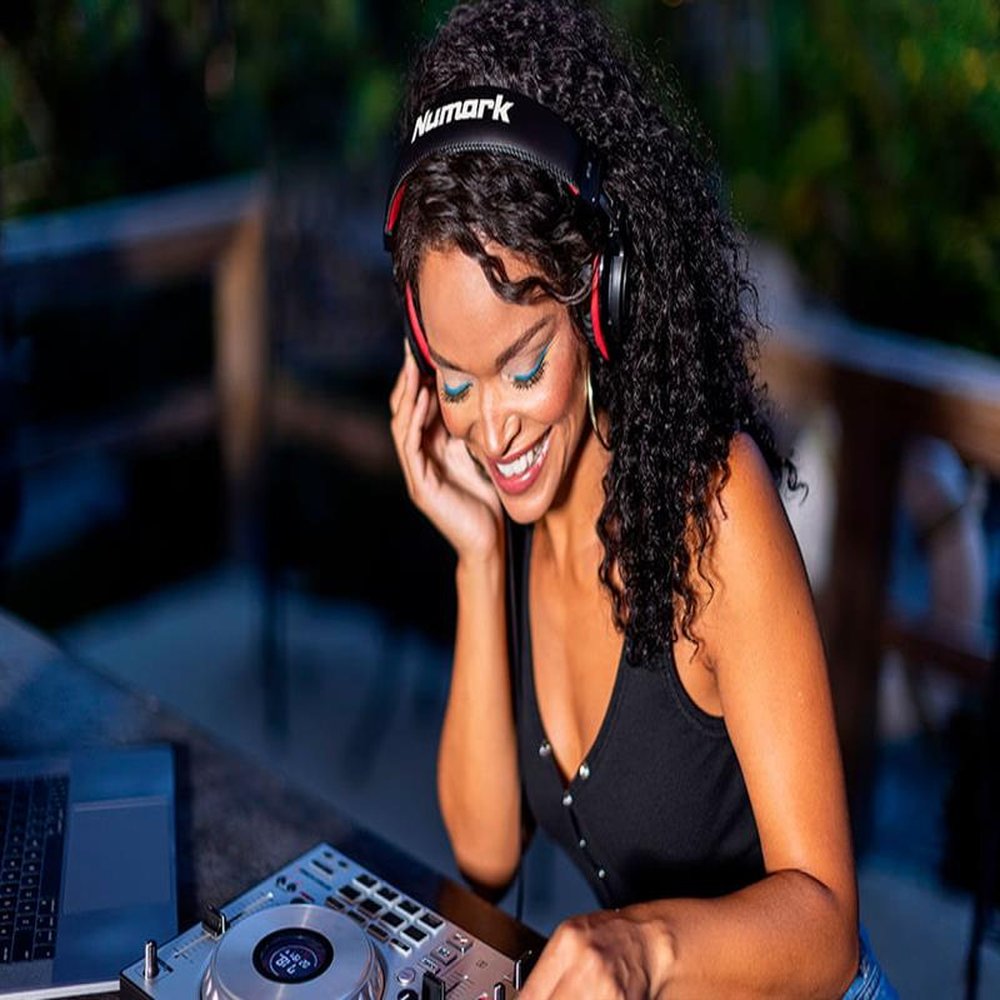 Headphone Para DJ Numark HF175 Com Almofadas Confortáveis Para Mixagem E Cabo De 3m