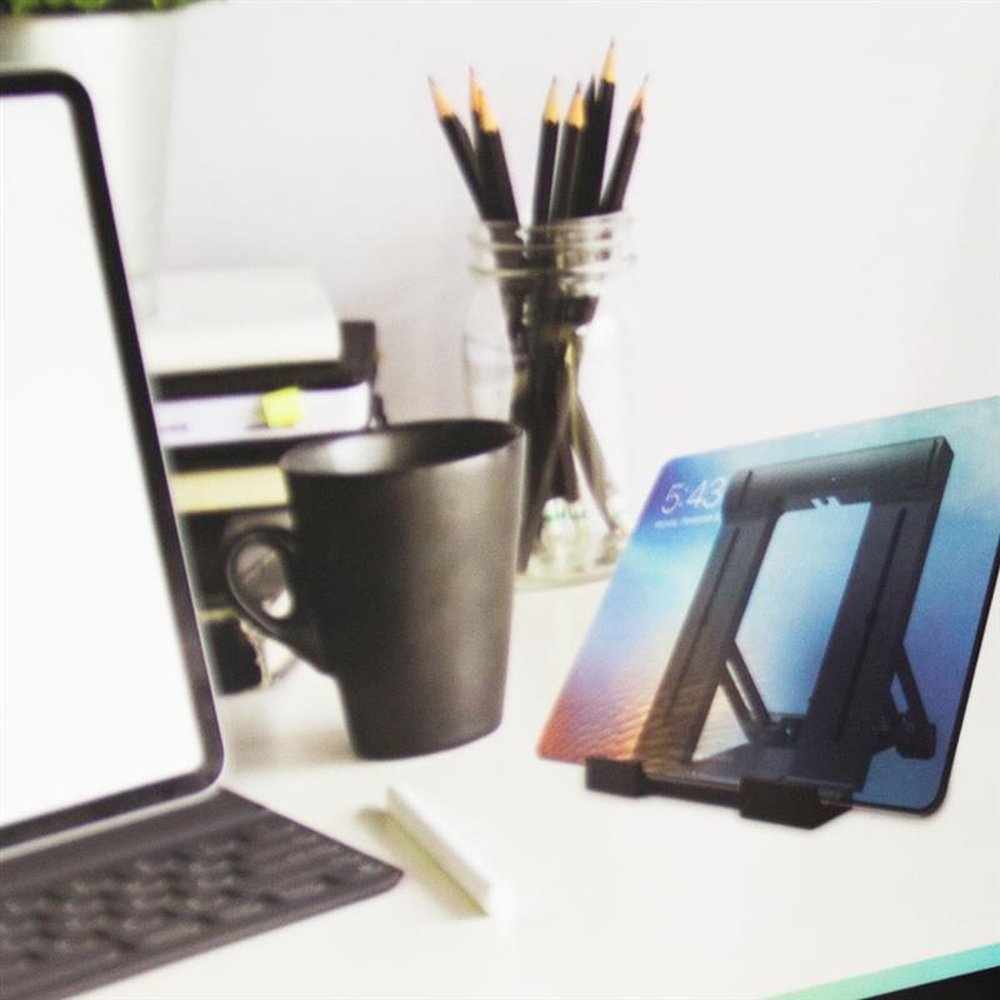 Base Suporte Vivitar Dobrável Para Tablet Com 5 Níveis De Inclinação - Preta