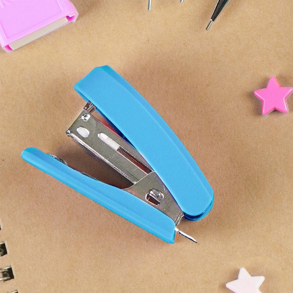 Mini Grampeador 15 Folhas Azul Blister de 500 Grampos 26/6 Keep - EI165