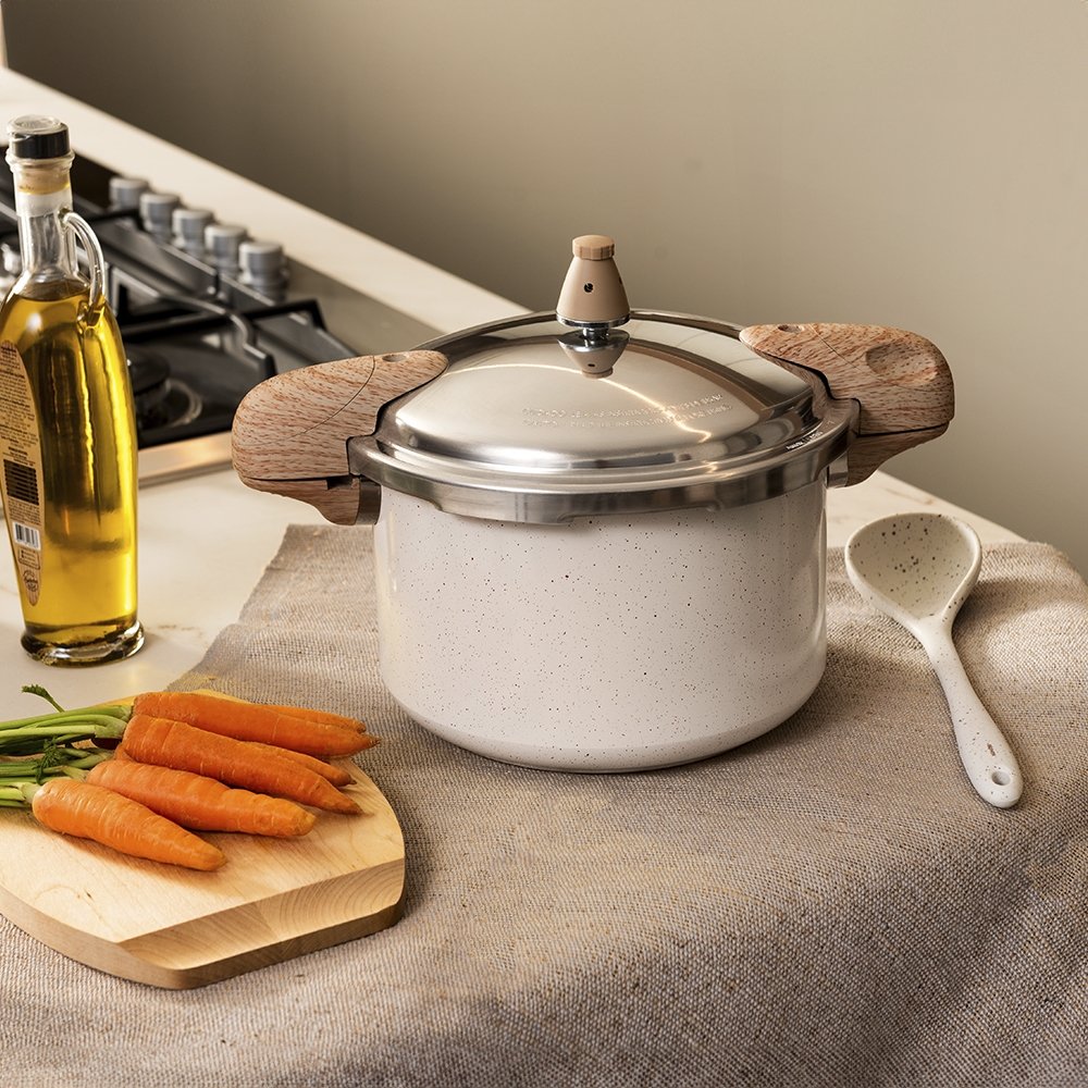 "Panela De Pressão Brinox Ceramic Life - 5,4 Litros, Revestimento Cerâmico,Pressure Indução, Alça, Vanilla
"