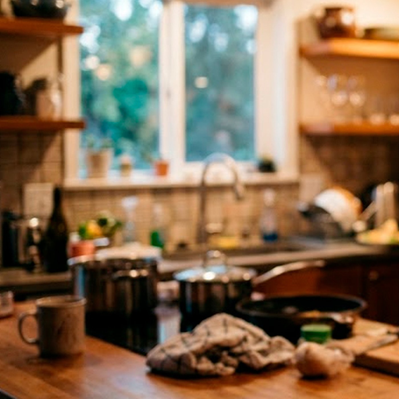 Ambiente de cozinha residencial com foco em balcão, sugerindo aplicação de cabos elétricos Corfio