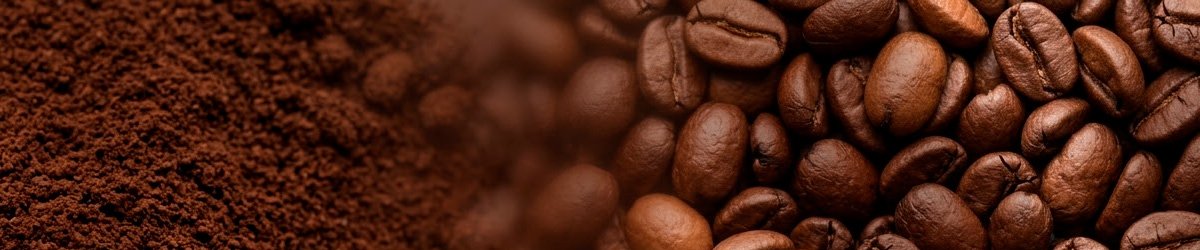 Café União Extra Forte 500g em embalagem pouch ao lado de xícara de café com leite e arte