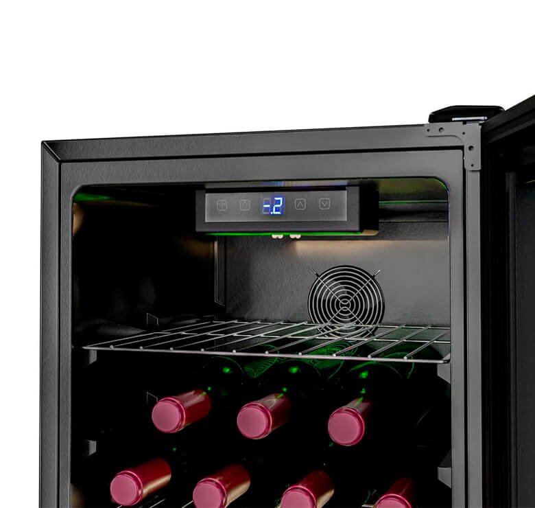 Display digital da Cervejeira Philco PCV09A com temperatura -2 e ventilação interna