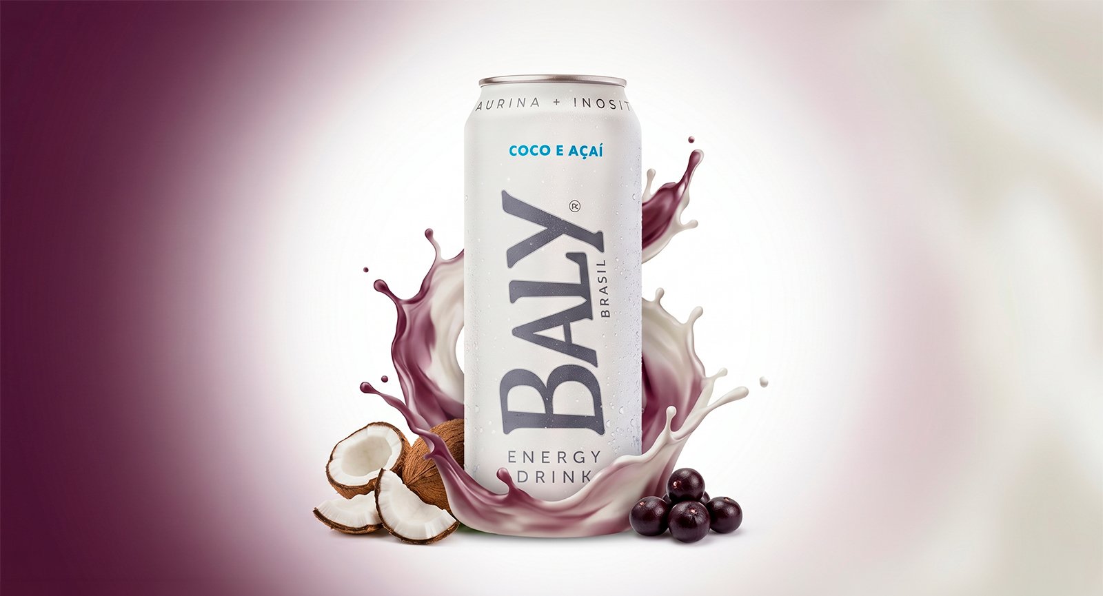 Lata de Energético Baly Coco e Açaí 473ml flutuando em meio a respingos de líquido roxo brilhante