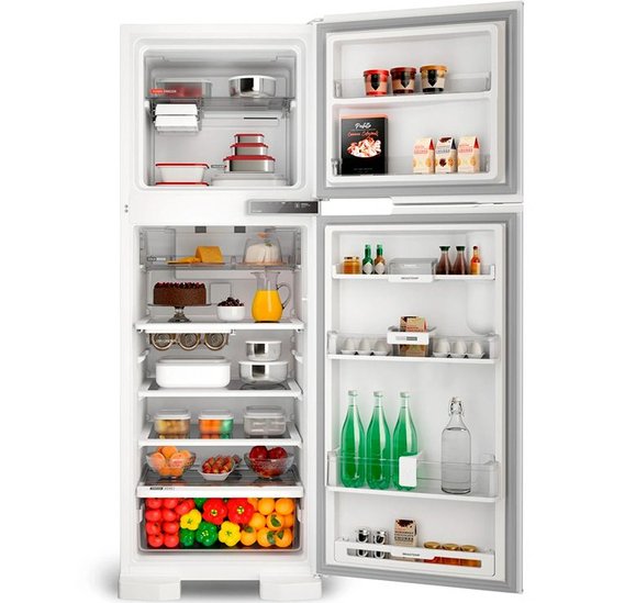 Geladeira Brastemp BRM44HB instalada em cozinha com portas brancas e puxador embutido