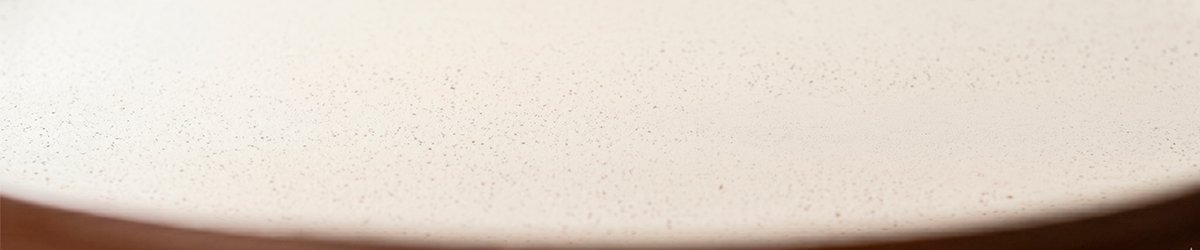 Detalhe da textura antiaderente Pro Ceramic Premium jogo de panelas Brinox cor vanilla