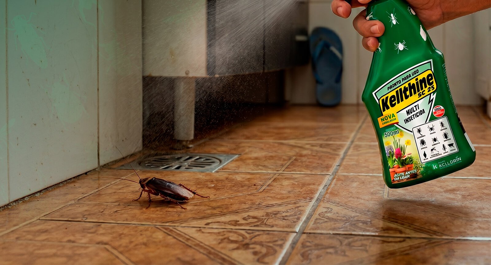 Aplicação Kelldrin Kellthine SC 25 spray piso perto de ralo combatendo barata.