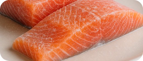 Alimentos congelados — freezer com produtos congelados
